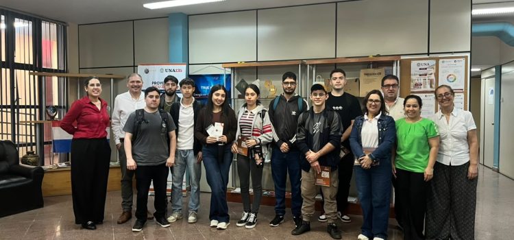 Estudiantes de la FP-UNA, filial Coronel Oviedo, realizaron una visita técnica a la INCUNA Estudiantes de la FP-UNA, filial Coronel Oviedo, realizaron una visita técnica a la INCUNA